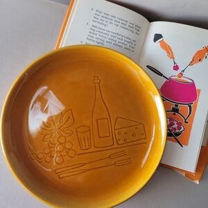 Fondue Motif Ceramic Plate ~ Vintage 1970s ~ Wine & Cheese ~  Great Retro Item!